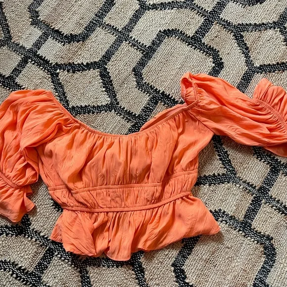 🦋Orange Blouse - Picture 3 of 3